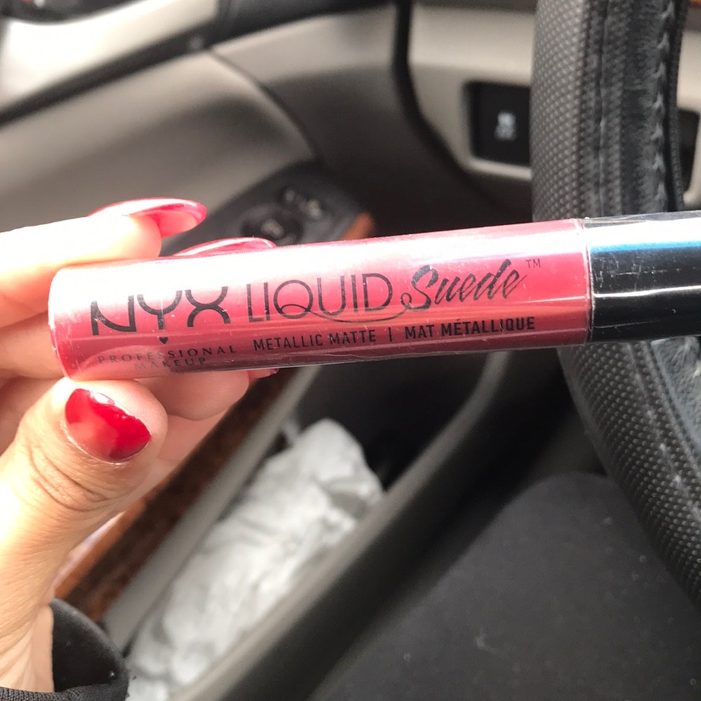 NYX LIQUID SUEDE LIPSTICK